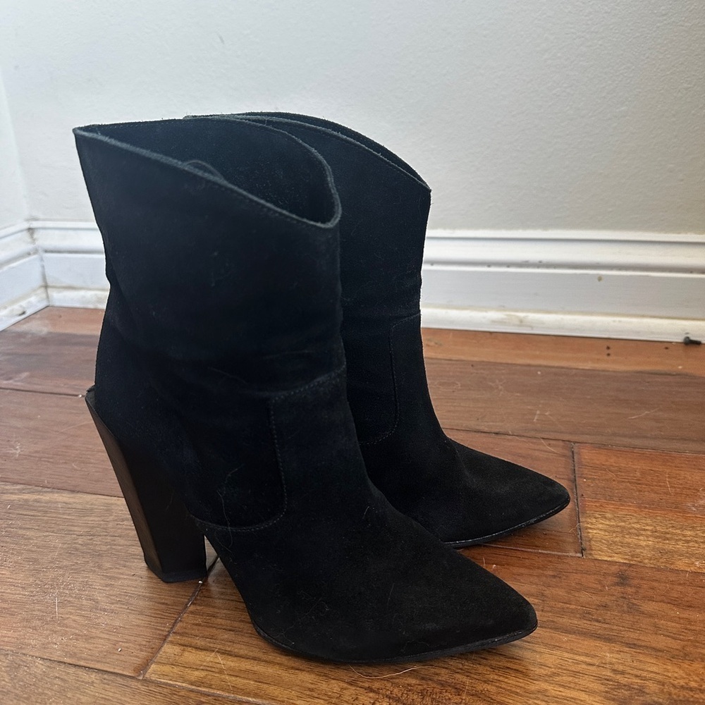 FENDI pointy toe black leather heeled winter boots
